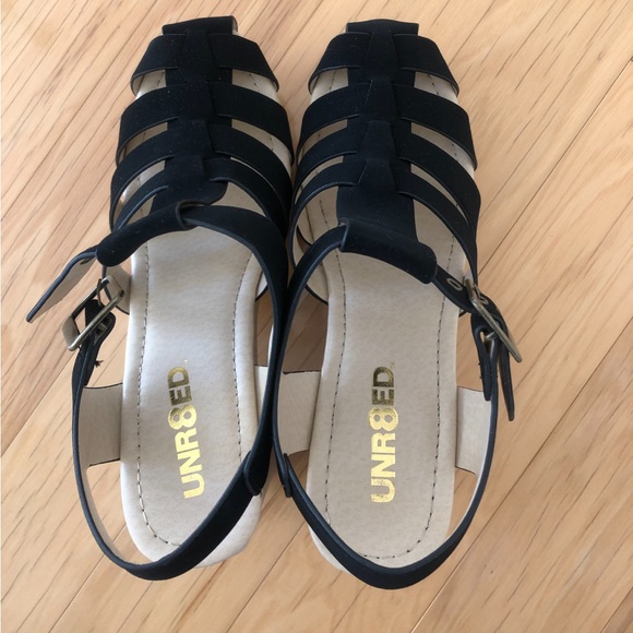 NWOT beige heel sandals with black straps - Picture 5 of 5